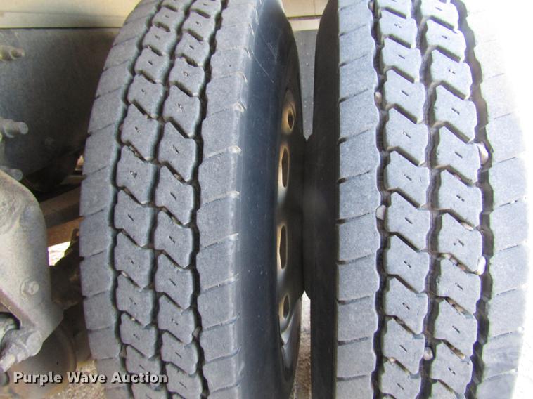 image for item DD2973 2005 Mack CHN613 dump truck