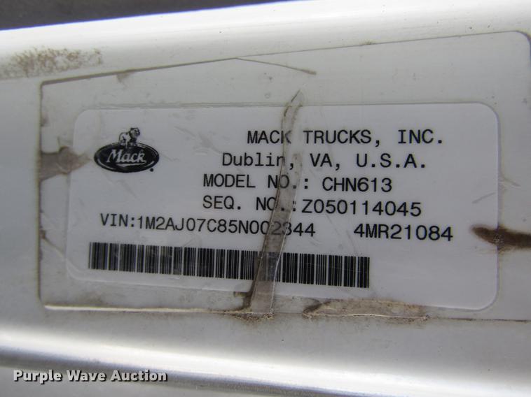 image for item DD2973 2005 Mack CHN613 dump truck