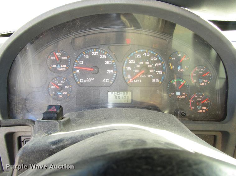 image for item DD2975 2004 International DuraStar 4400 refuse truck