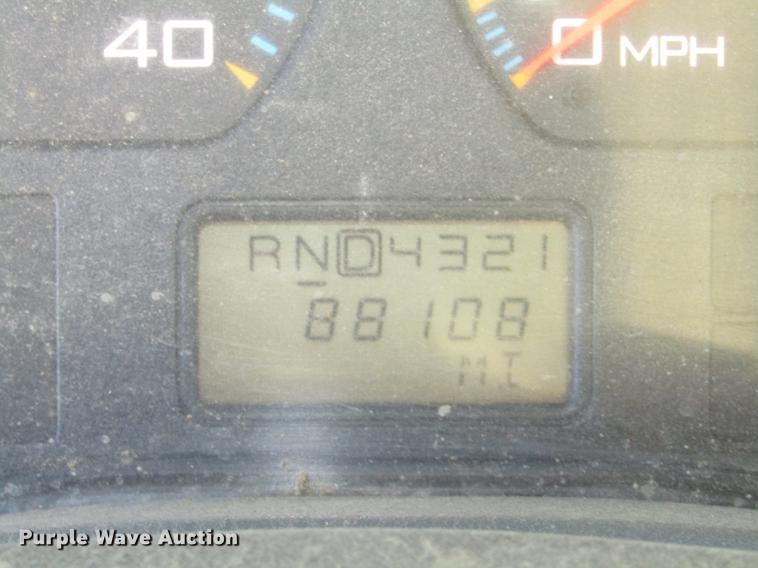 image for item DD2975 2004 International DuraStar 4400 refuse truck