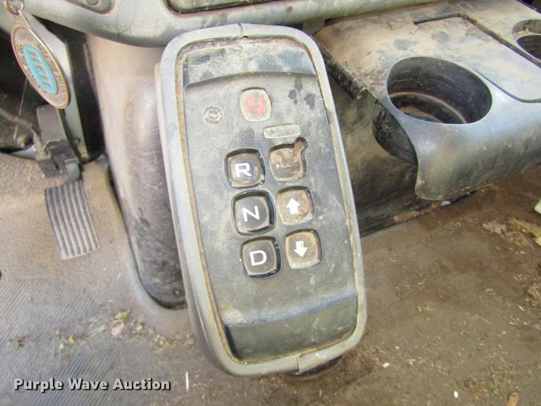 image for item DD2975 2004 International DuraStar 4400 refuse truck