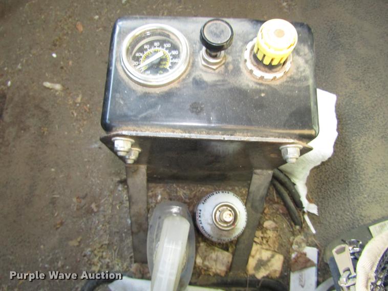 image for item DD2975 2004 International DuraStar 4400 refuse truck