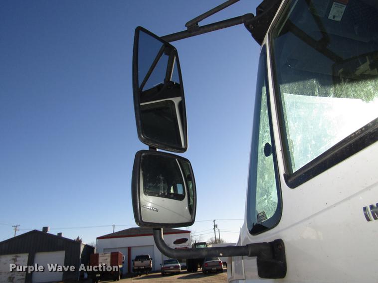 image for item DD2975 2004 International DuraStar 4400 refuse truck