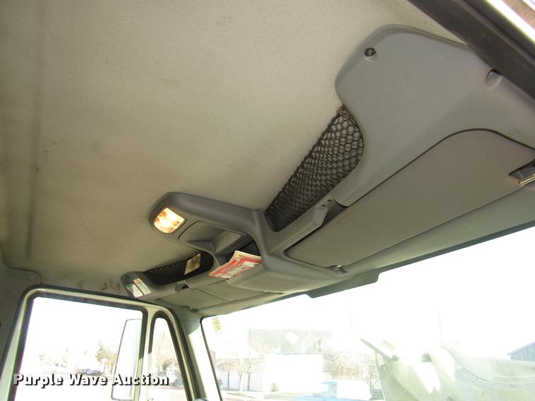 image for item DD2975 2004 International DuraStar 4400 refuse truck