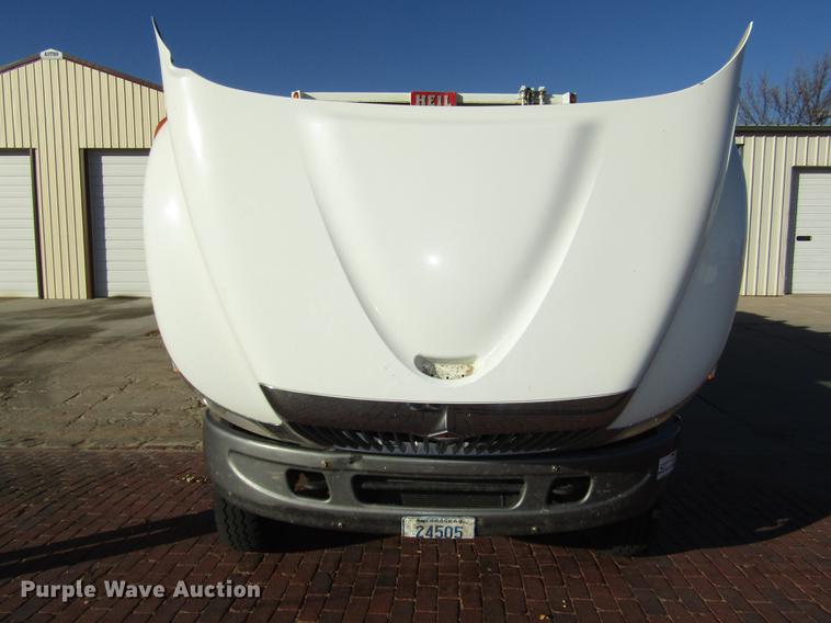 image for item DD2975 2004 International DuraStar 4400 refuse truck