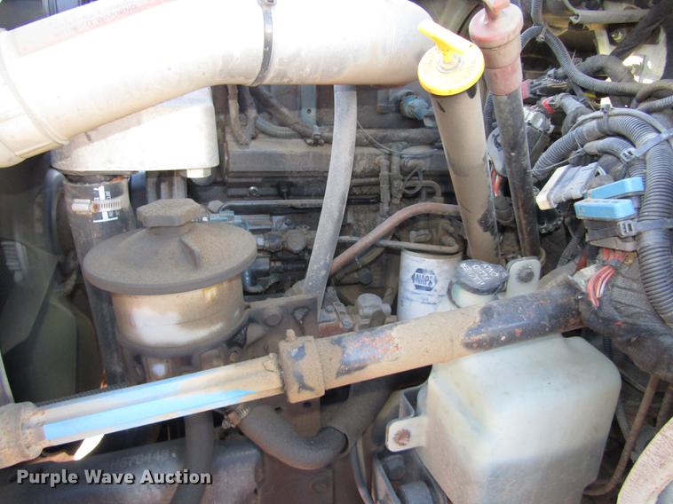 image for item DD2975 2004 International DuraStar 4400 refuse truck