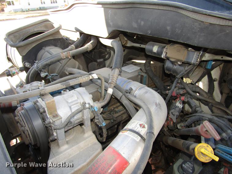 image for item DD2975 2004 International DuraStar 4400 refuse truck