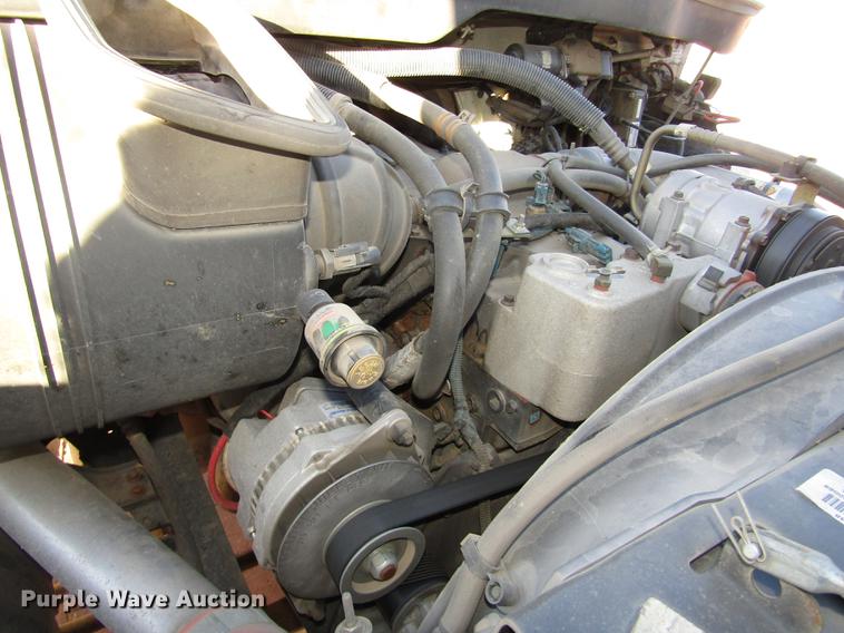 image for item DD2975 2004 International DuraStar 4400 refuse truck