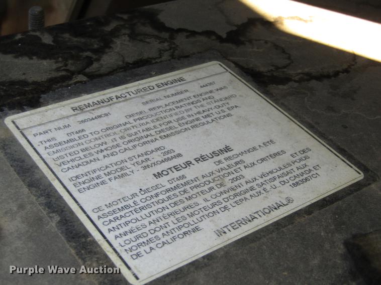 image for item DD2975 2004 International DuraStar 4400 refuse truck