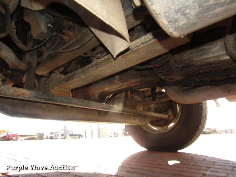 image for item DD2975 2004 International DuraStar 4400 refuse truck