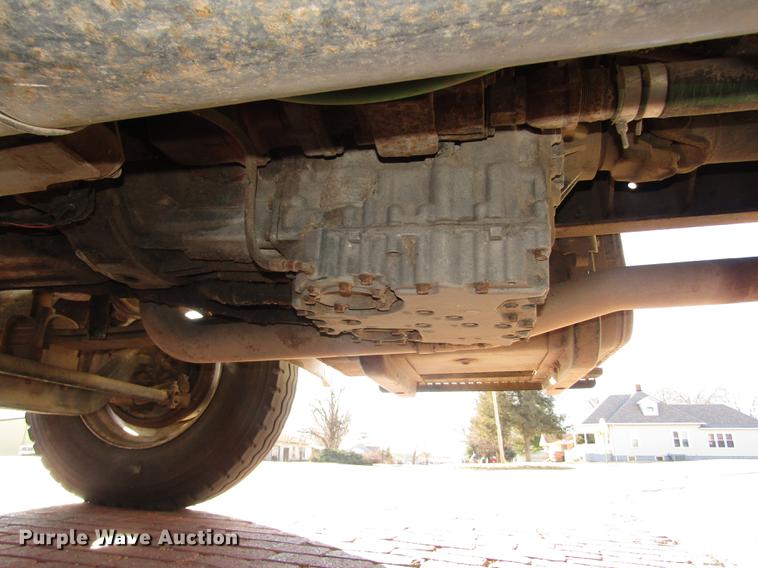 image for item DD2975 2004 International DuraStar 4400 refuse truck