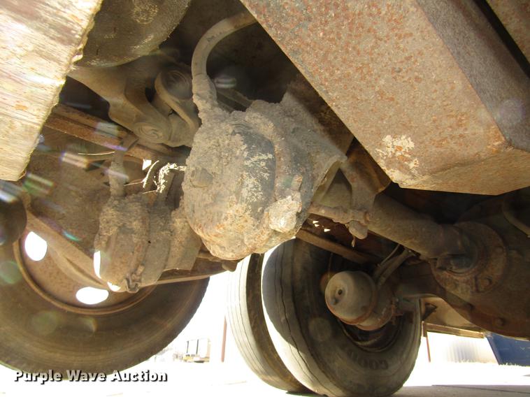 image for item DD2975 2004 International DuraStar 4400 refuse truck