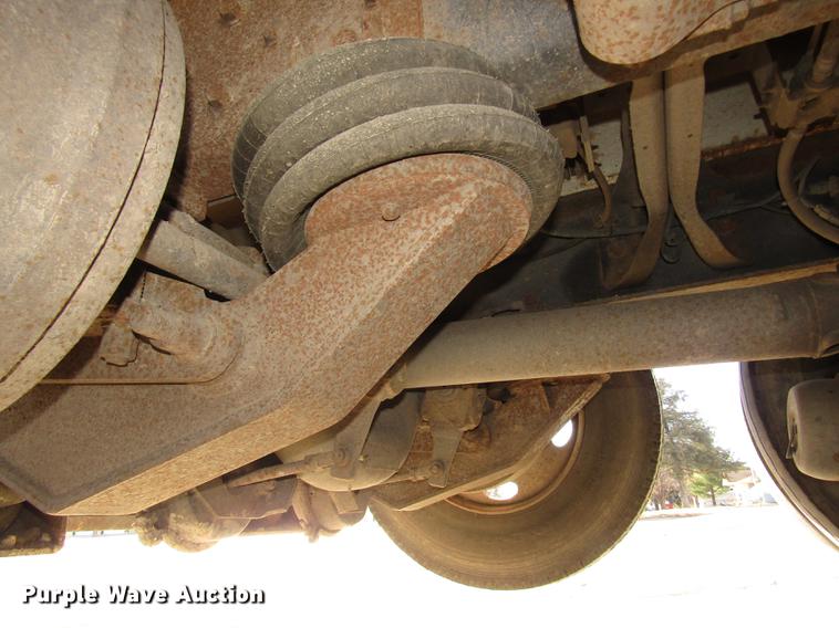 image for item DD2975 2004 International DuraStar 4400 refuse truck