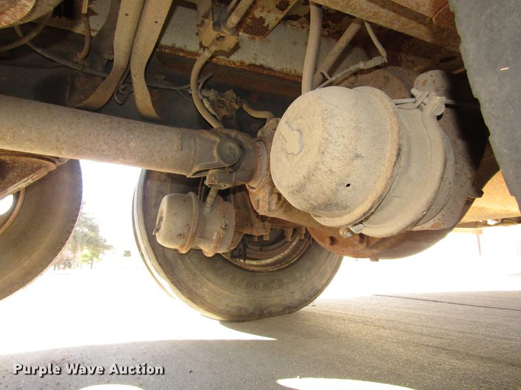 image for item DD2975 2004 International DuraStar 4400 refuse truck