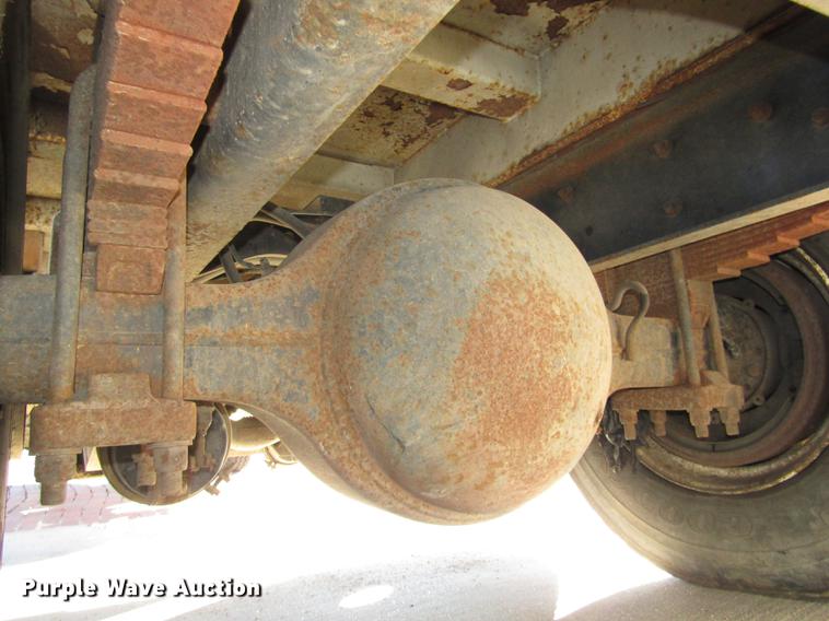 image for item DD2975 2004 International DuraStar 4400 refuse truck