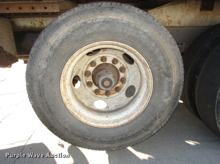 image for item DD2975 2004 International DuraStar 4400 refuse truck