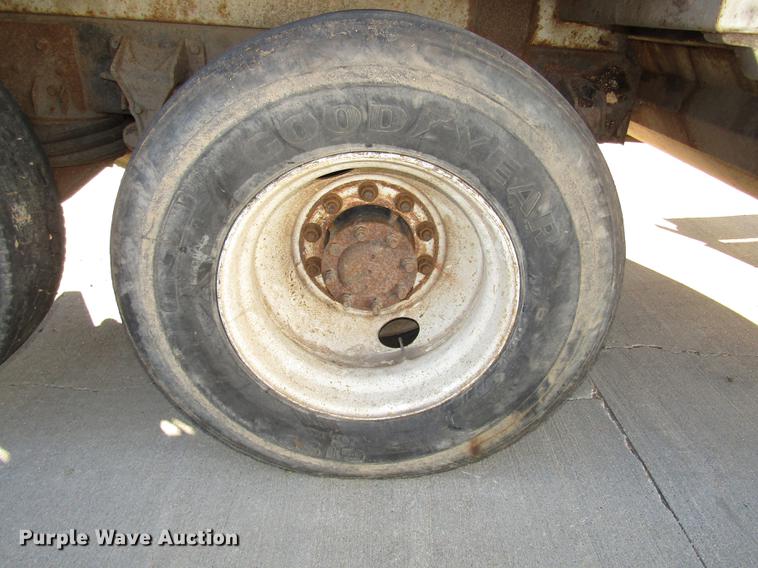 image for item DD2975 2004 International DuraStar 4400 refuse truck