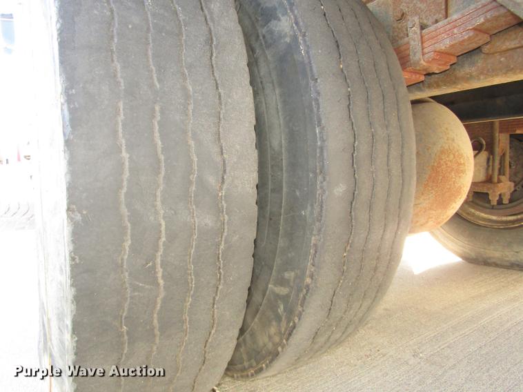 image for item DD2975 2004 International DuraStar 4400 refuse truck