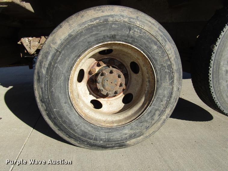 image for item DD2975 2004 International DuraStar 4400 refuse truck