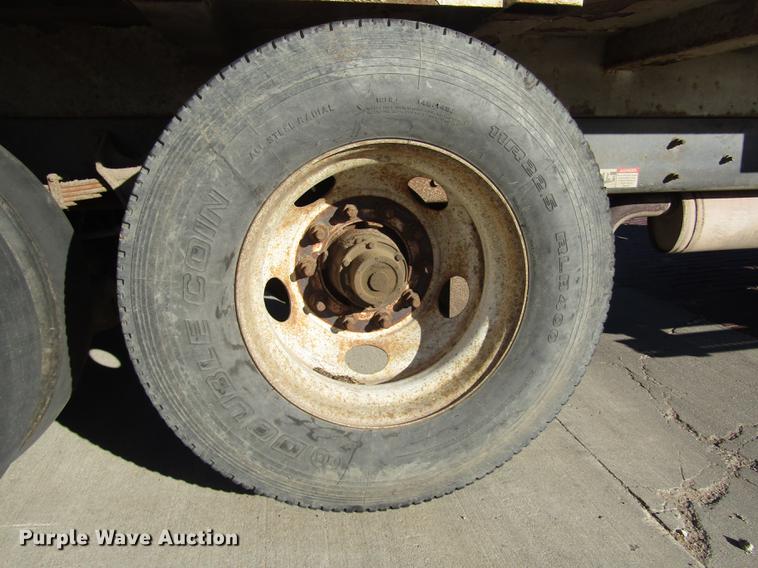 image for item DD2975 2004 International DuraStar 4400 refuse truck