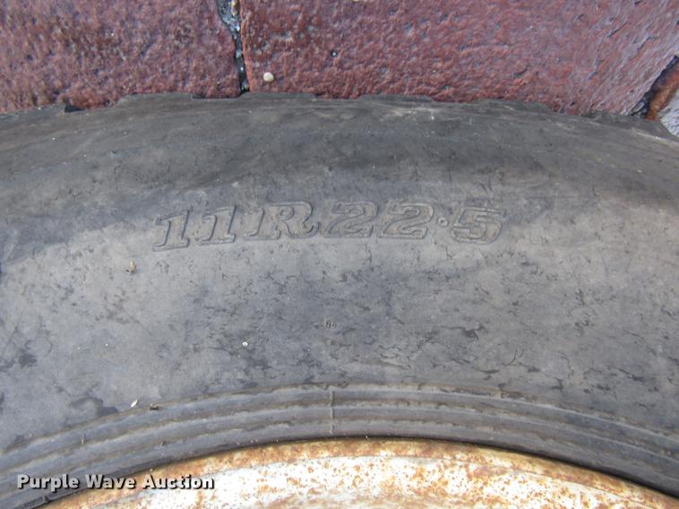 image for item DD2975 2004 International DuraStar 4400 refuse truck