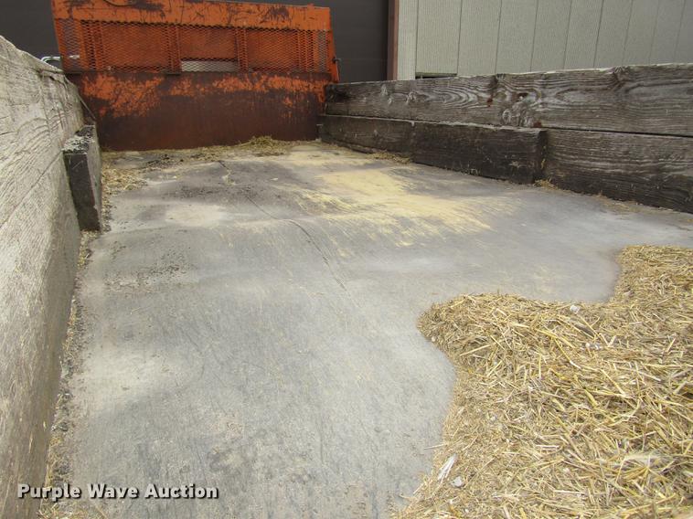 image for item DD2992 1987 Chevrolet Kodiak flatbed dump truck