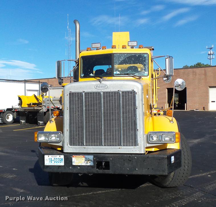 image for item DF9448 1998 Peterbilt 378 bridge inspection truck