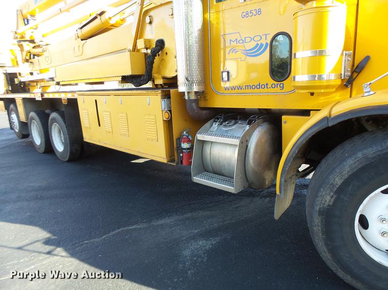 image for item DF9448 1998 Peterbilt 378 bridge inspection truck