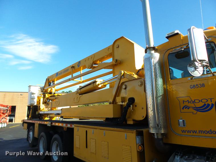 image for item DF9448 1998 Peterbilt 378 bridge inspection truck