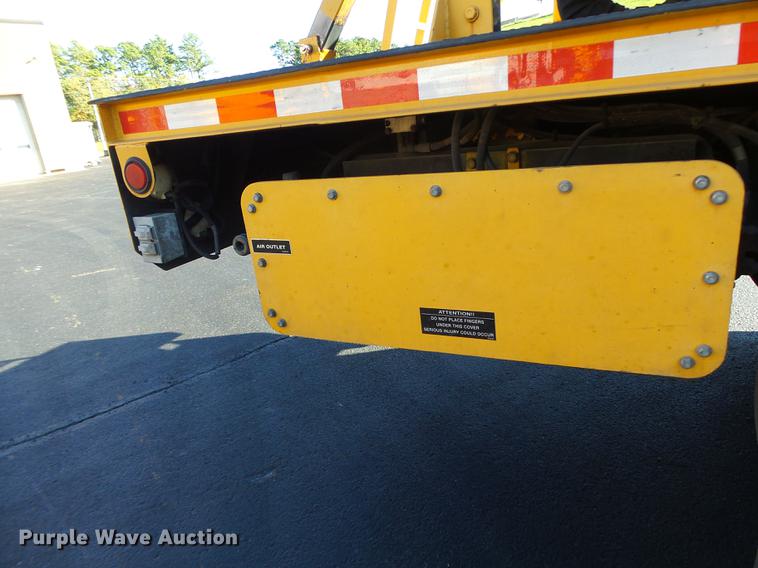 image for item DF9448 1998 Peterbilt 378 bridge inspection truck