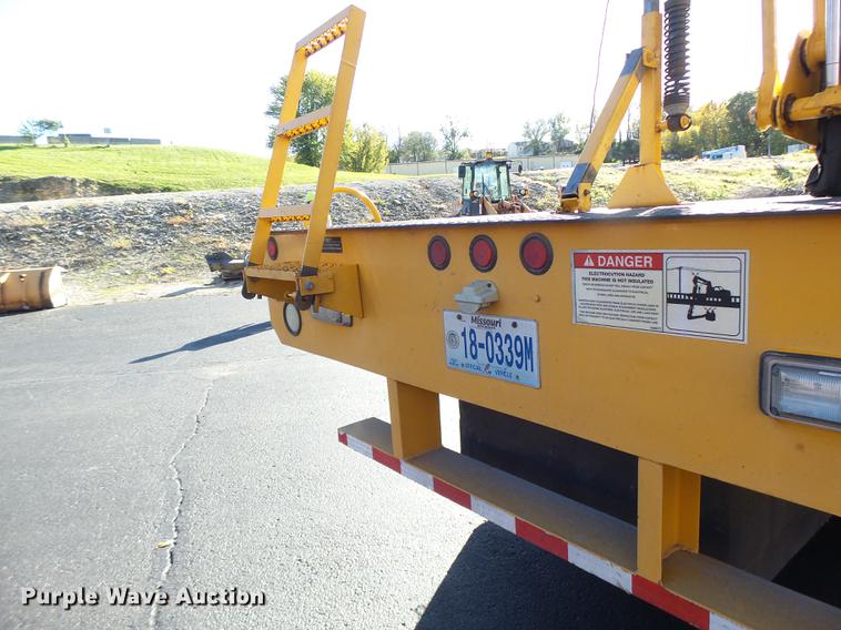 image for item DF9448 1998 Peterbilt 378 bridge inspection truck