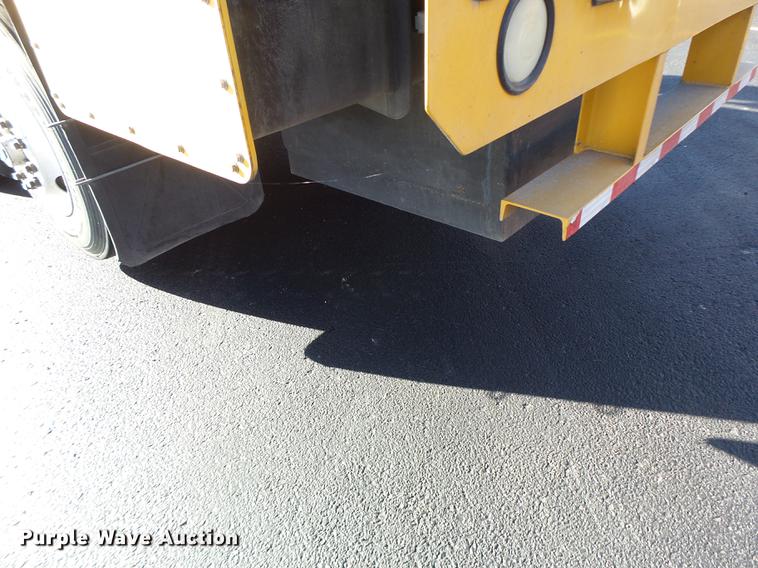 image for item DF9448 1998 Peterbilt 378 bridge inspection truck