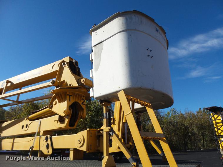 image for item DF9448 1998 Peterbilt 378 bridge inspection truck