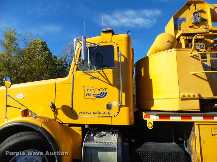 image for item DF9448 1998 Peterbilt 378 bridge inspection truck