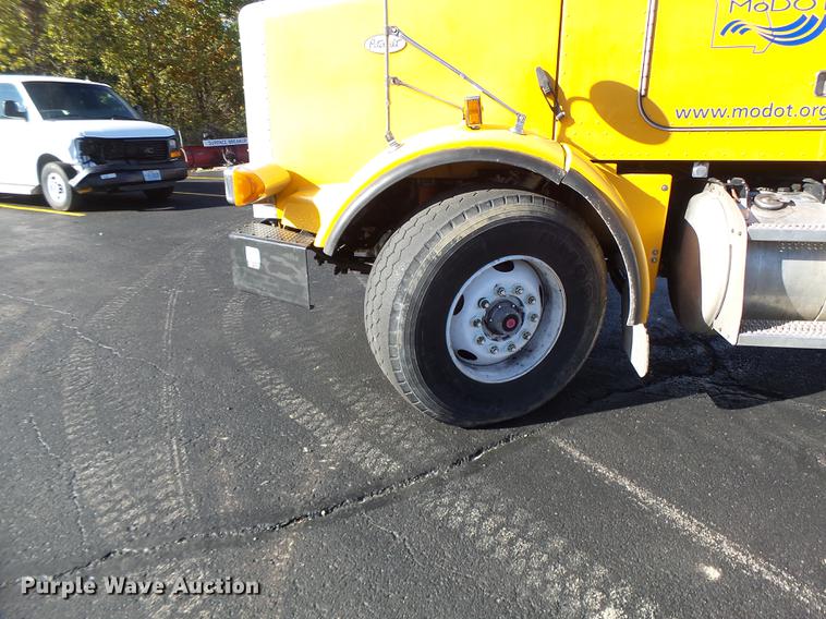 image for item DF9448 1998 Peterbilt 378 bridge inspection truck