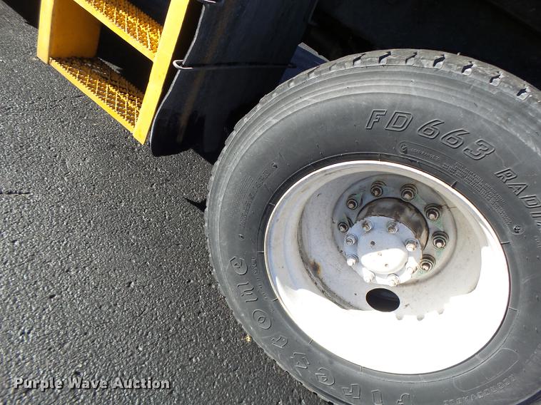 image for item DF9448 1998 Peterbilt 378 bridge inspection truck