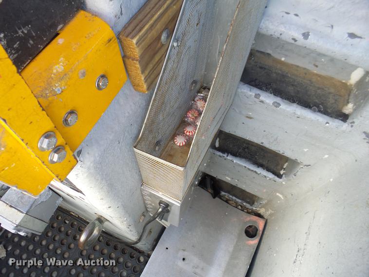 image for item DF9448 1998 Peterbilt 378 bridge inspection truck