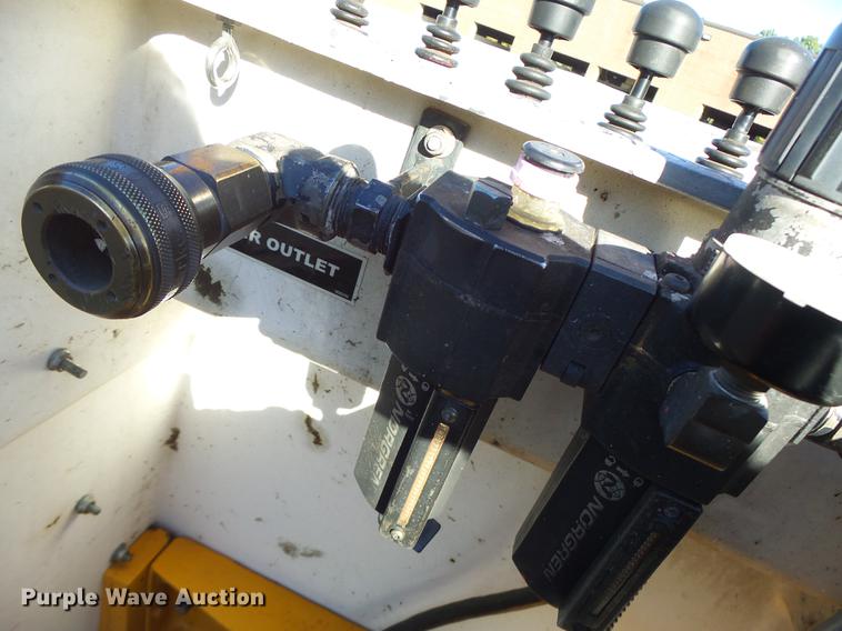 image for item DF9448 1998 Peterbilt 378 bridge inspection truck