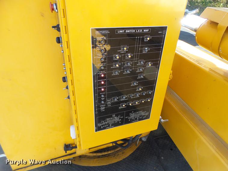 image for item DF9448 1998 Peterbilt 378 bridge inspection truck