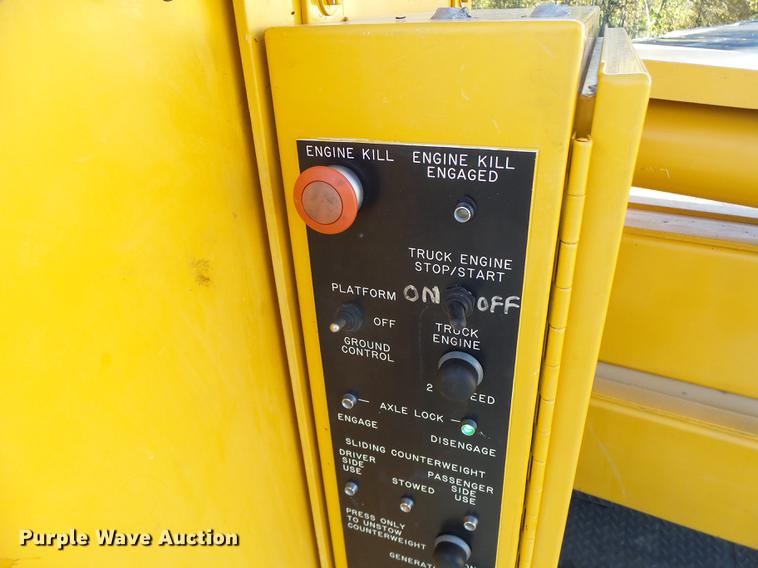 image for item DF9448 1998 Peterbilt 378 bridge inspection truck