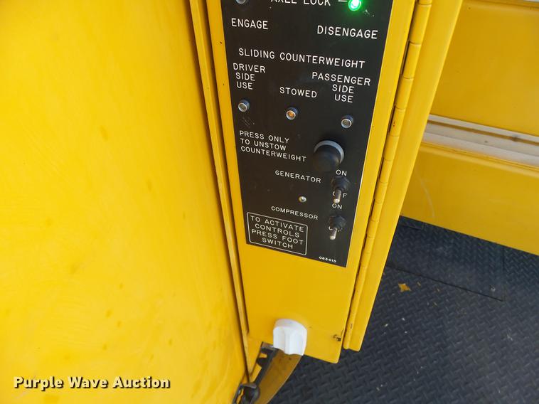 image for item DF9448 1998 Peterbilt 378 bridge inspection truck