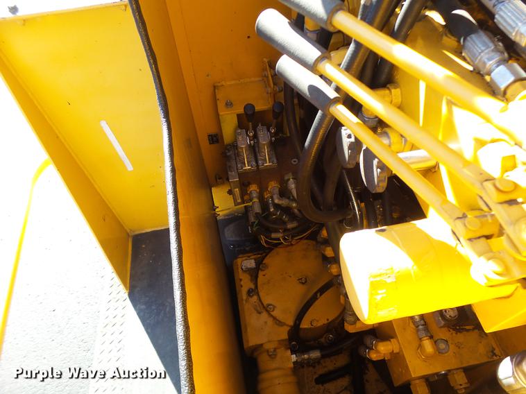 image for item DF9448 1998 Peterbilt 378 bridge inspection truck