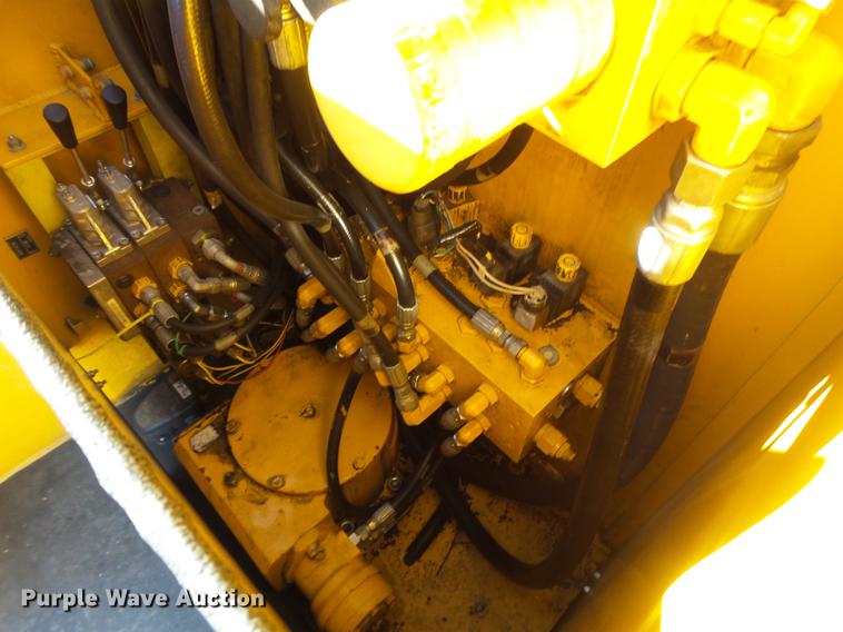 image for item DF9448 1998 Peterbilt 378 bridge inspection truck