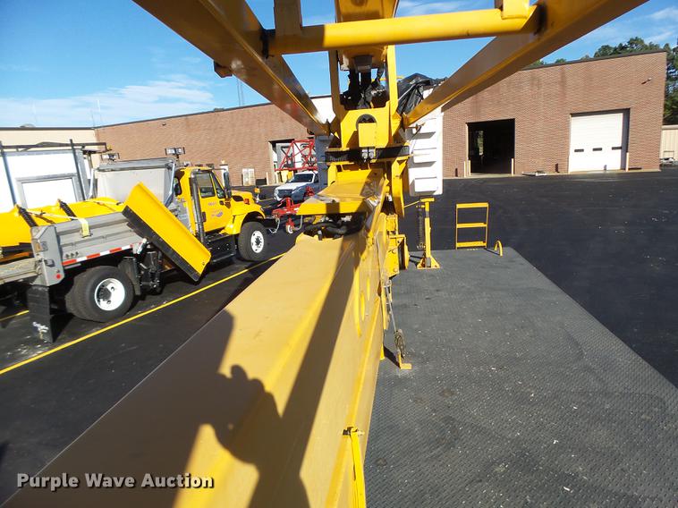 image for item DF9448 1998 Peterbilt 378 bridge inspection truck