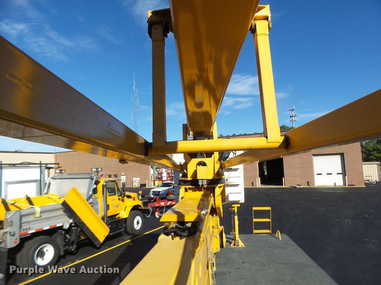 image for item DF9448 1998 Peterbilt 378 bridge inspection truck