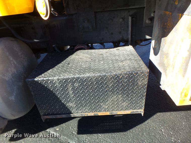 image for item DF9448 1998 Peterbilt 378 bridge inspection truck