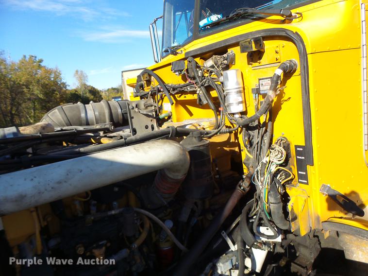 image for item DF9448 1998 Peterbilt 378 bridge inspection truck