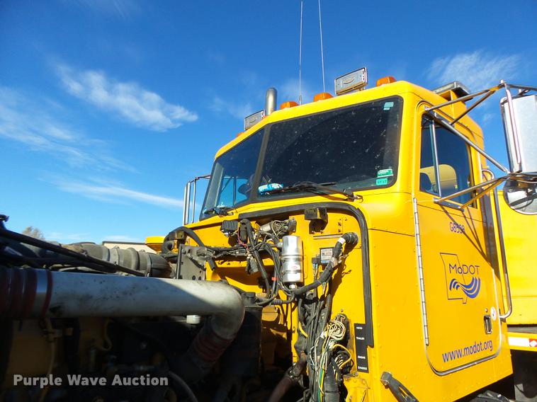 image for item DF9448 1998 Peterbilt 378 bridge inspection truck