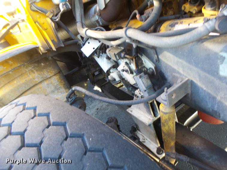 image for item DF9448 1998 Peterbilt 378 bridge inspection truck