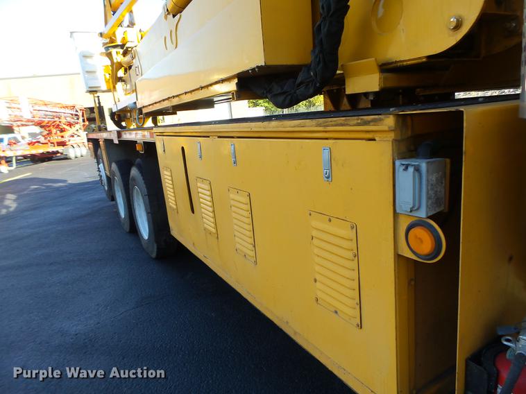 image for item DF9448 1998 Peterbilt 378 bridge inspection truck